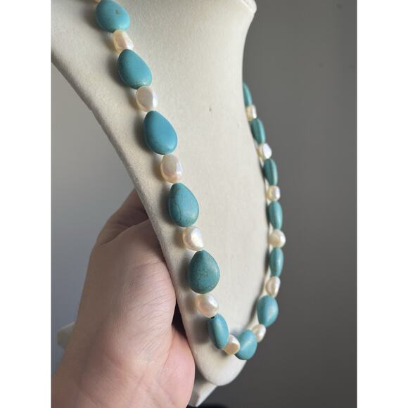 Freshwater Pearl Clusters and turquoise dyed howlite bead necklace 20” - Picture 2 of 5